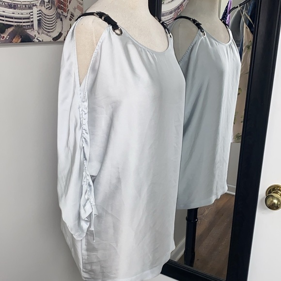 MICHAEL KORS SILKY BLOUSE OFF THE SHOULDER LEATHER adj.STRAPS ROUCHING SLEEVES - Picture 1 of 12